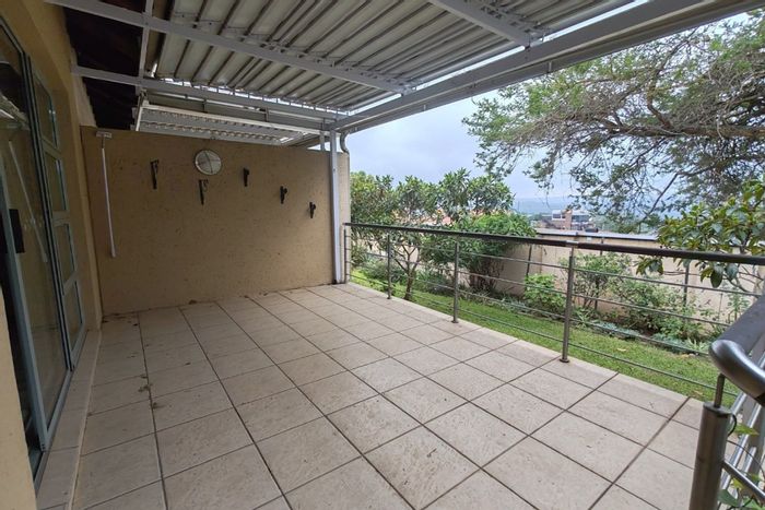 Townhouse To Rent in Nelspruit Ext 37: 2 beds, pool, gym, garden.