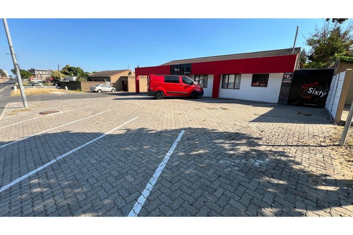Prime office space to rent in Table View, 371 sqm with three rooms.
