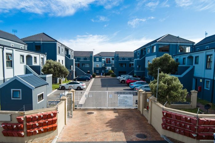 For Sale: Spacious 3-bedroom apartment in Sandown with panoramic Table Mountain views.