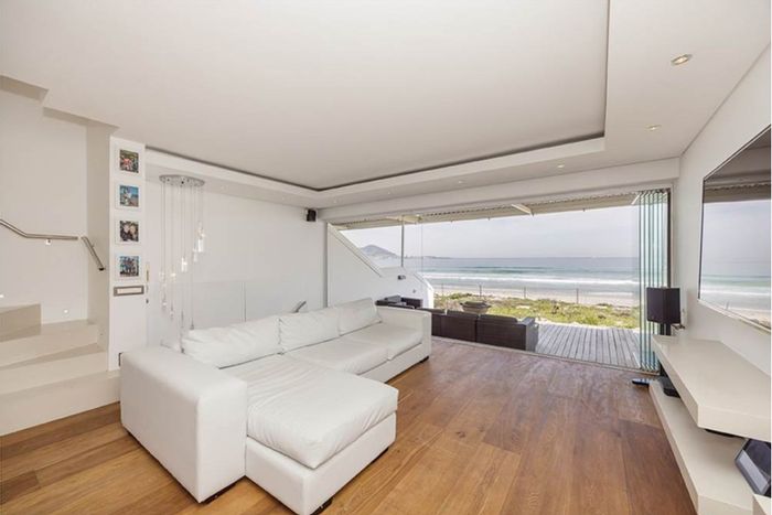 Lagoon Beach Apartment To Rent: Ocean views, wine cellar, and private Jacuzzi.