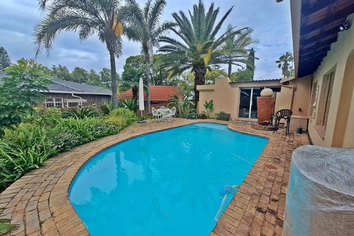 For Sale: House in The Reeds with pool, garden, and parking for six vehicles.