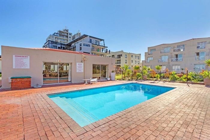 West Beach Apartment To Rent: 2 beds, pool, tennis court, secure complex.