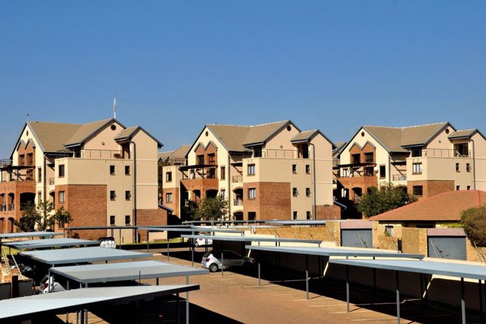 Halfway Gardens Apartment To Rent: Ground-floor unit with patio, near shopping and highways.