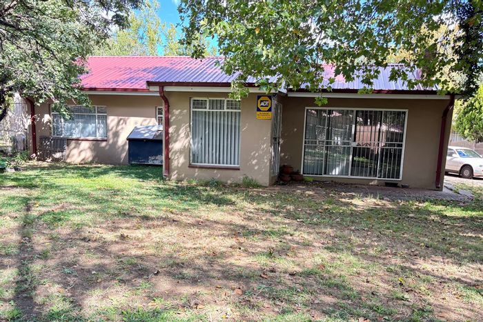 3-Bedroom House To Rent in Sasolburg Ext 15 with 2 Parking Spaces.