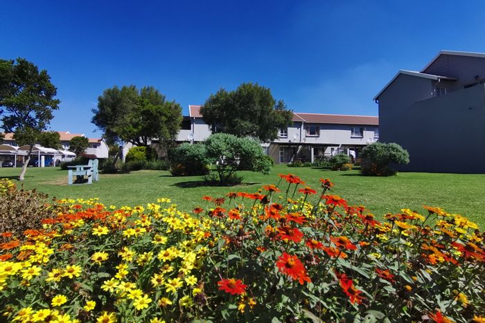 For Sale: 2-Bedroom Apartment in Greenstone Hill with security, pool, and clubhouse.