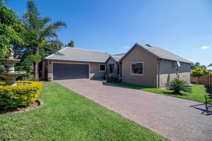 For Sale: House in Greenstone Hill with 3 beds, secure estate, and parks.