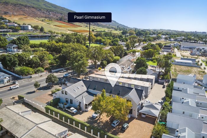 Lemoenkloof Office To Rent: 175m², open-plan, private offices, parking, communal amenities.