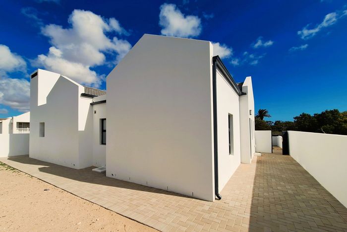 For Sale: House in Shelley Point with golf access, security, and coastal lifestyle.