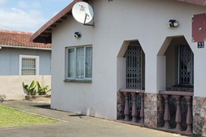 Hillgrove House For Sale: 4 beds, workshop, security, large yard, ample parking.