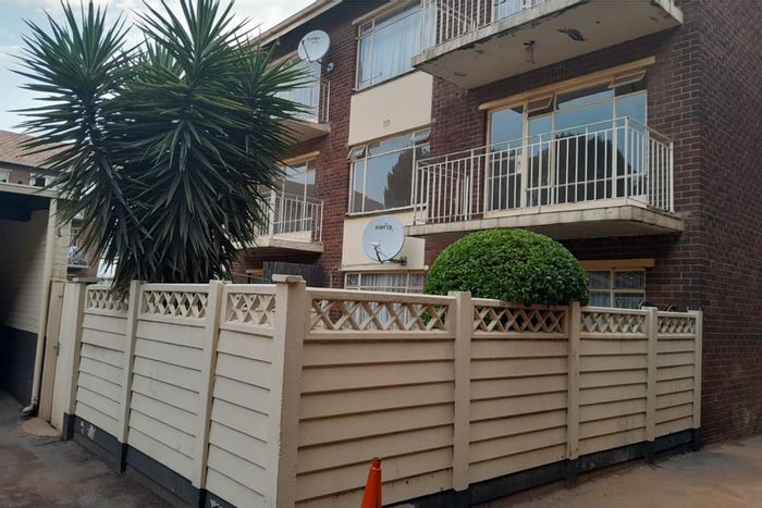 Croydon Apartment For Sale: 2 Bedrooms, balcony, covered parking, close to shops.
