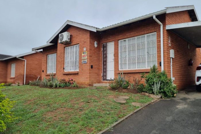 For Sale: Townhouse in Lincoln Meade with private garden, parking, and close amenities.