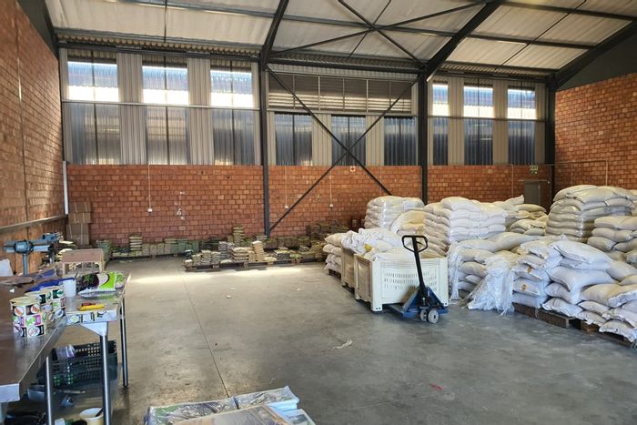 Industrial Warehouse to Rent in Greenbushes Industrial Park with secure access and offices.