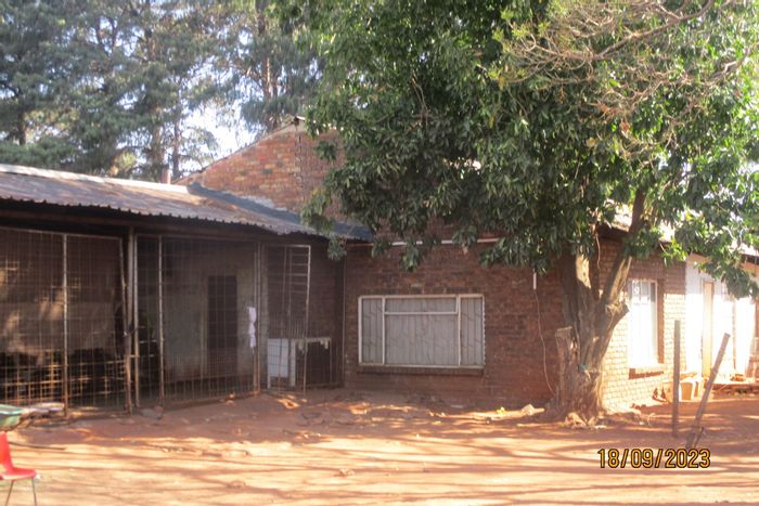 Naauwpoort Farm For Sale: 11,070m² with irrigation, storage, and development potential.