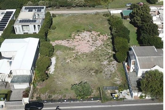 Vacant Land Residential in Voelklip for Sale: Mountain views, near beaches and nature reserve.
