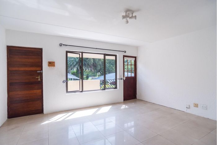 Bruma Apartment To Rent: 1 bed, pool, clubhouse, pet-friendly complex, near Eastgate Mall.