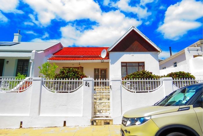 3-Bedroom House To Rent in Woodstock with spacious garage and ample parking.