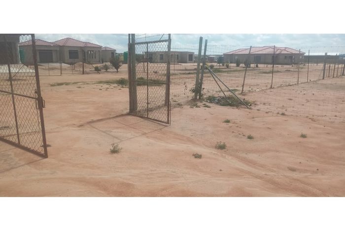 Moletji Small Holding For Sale: 900m², developing area, alternative utilities available.