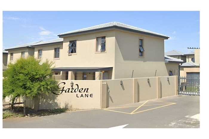 Townhouse For Sale in Parklands East: 3 beds, secure complex, private garden.