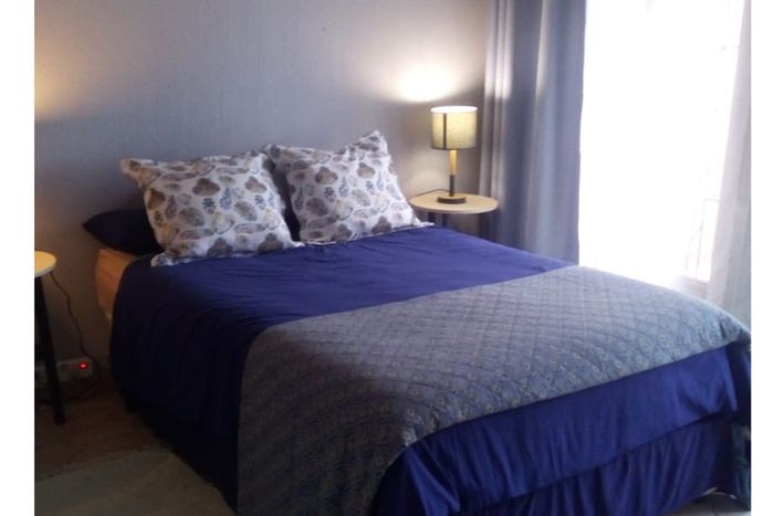 Renovated 2-bedroom apartment in Black Rock with secure complex and water tanks. To Rent.