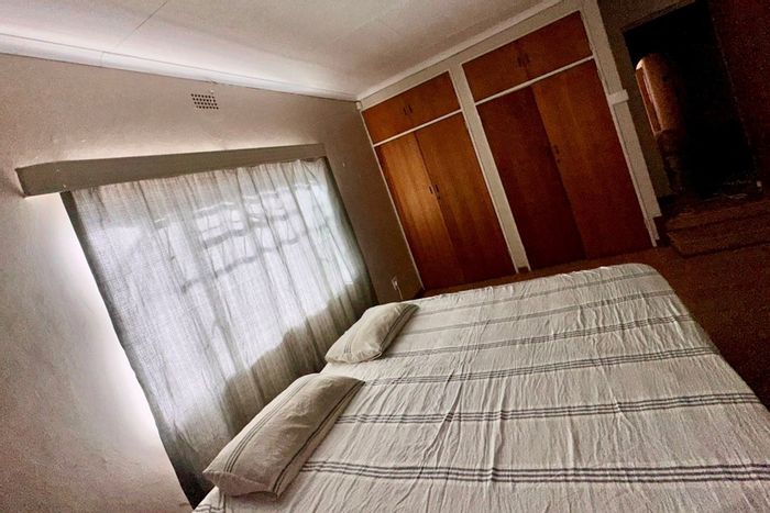 1-Bedroom Apartment To Rent in Sasolburg Ext 1 with Private Entrance, Wi-Fi & Water Included.