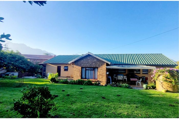 Eden House For Sale: 4 beds, 3 baths, garden, income-generating flatlet.