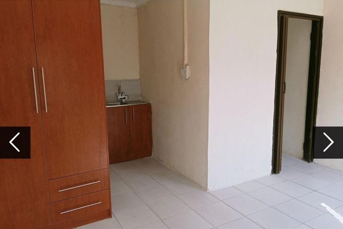 Bachelor apartments for rent in Polokwane Ext 75, each with private bath and wardrobe.