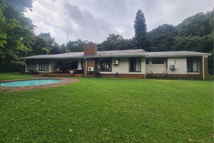 For Sale: 3-Bedroom House in Kwambonambi Central with Pool, Garage, and Solar.