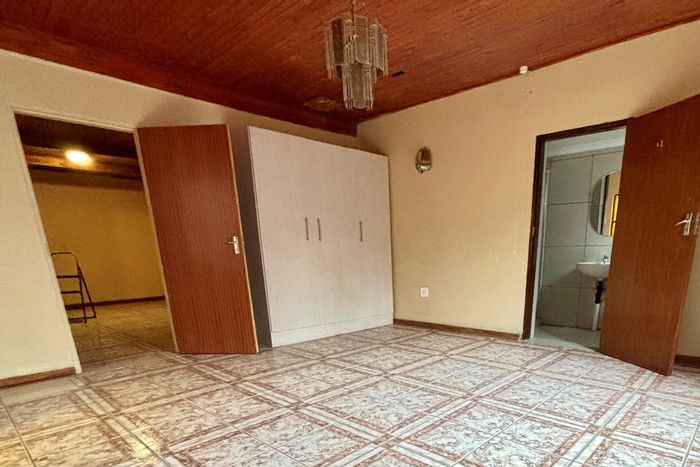 1-Bedroom Apartment To Rent in Sasolburg Ext 1, includes Wi-Fi and water.