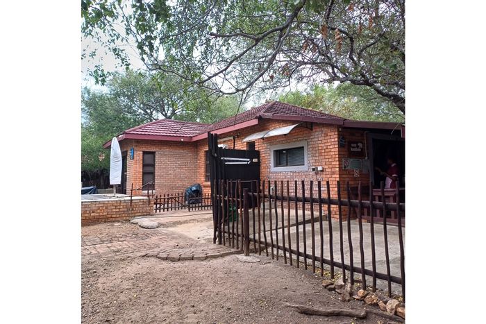 House For Sale in Marloth Park Central: Pool, flatlet, solar panels, spacious lot.