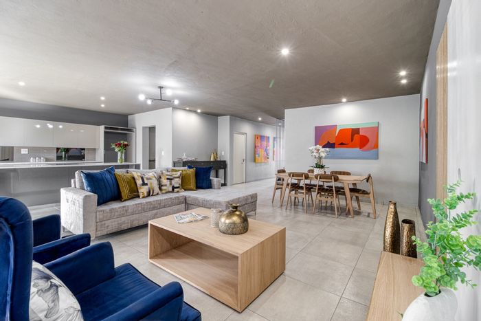 Bryanston Townhouse To Rent: 3 beds, en-suites, solar backup, private garden.