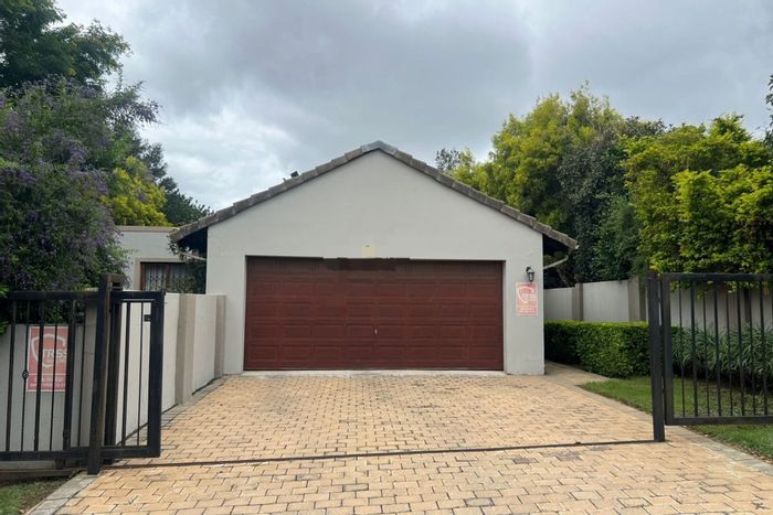 2-Bedroom Cluster To Rent in North Riding with private garden and double garage.
