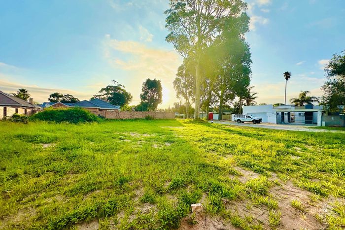 Weybridge Park: Vacant Land Residential For Sale with approved plans and utilities ready.