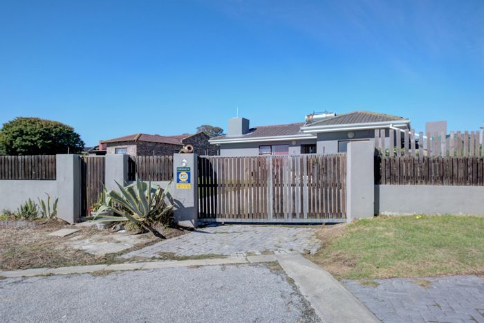 For Sale: House in Sherwood with garden, parking for 6, and wheelchair access.