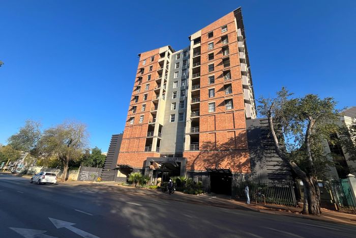 For Sale: 2-Bedroom Apartment in Hatfield with Air Conditioning and No Load Shedding.