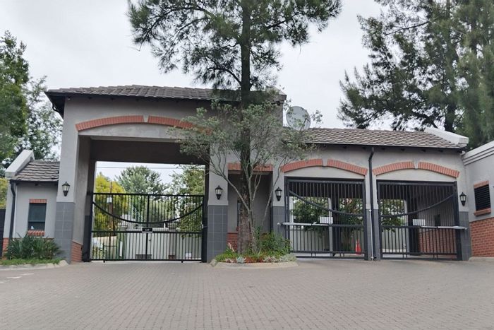 Furnished 1-bedroom apartment with balcony, pool, and pet-friendly options in Bryanston.