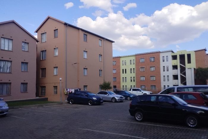 For Sale: 2-Bedroom Apartment in Jabulani with Balcony, Gardens, and Security.