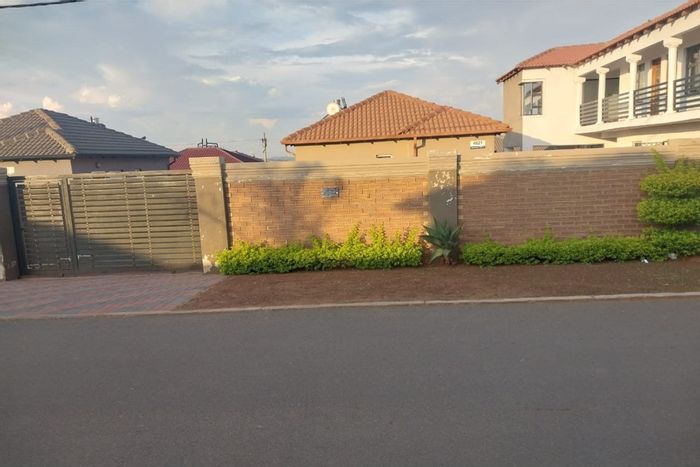 2 Bedroom House To Rent in Lehae with private yard and carport.