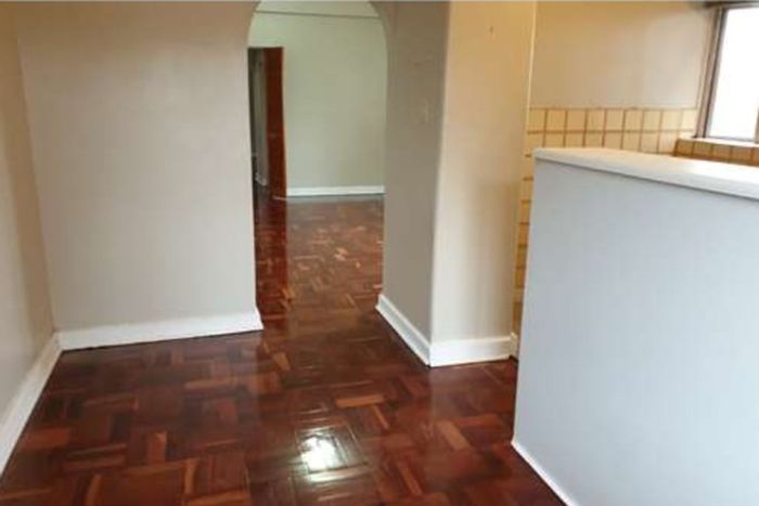 Glenwood Apartment For Sale: 1 bed, communal garden, close to amenities.