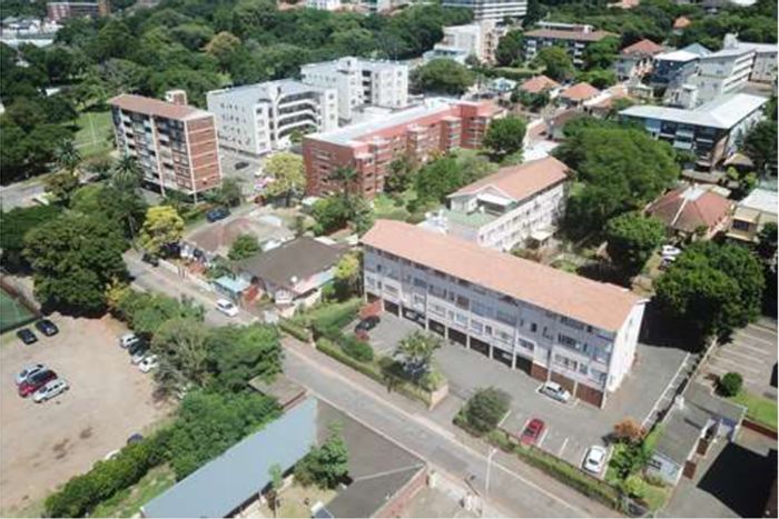 Glenwood Apartment To Rent: 1 bed, braai area, near amenities and parks.