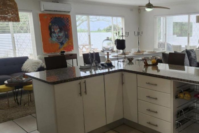 House To Rent at Doc Wilson Point: 3 bedrooms, pool, balcony, fully furnished.
