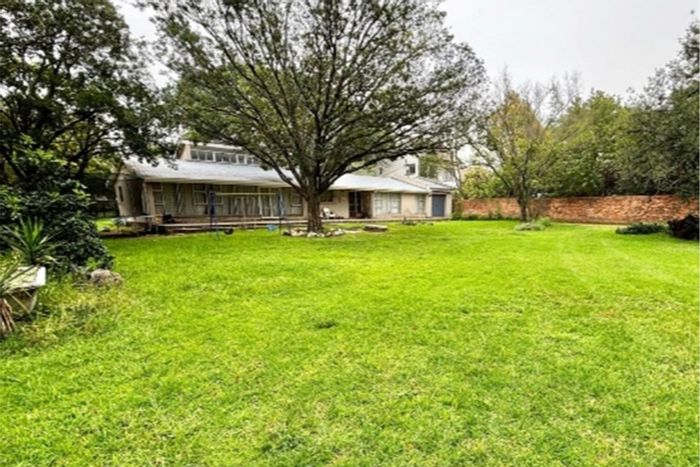 Spacious 3-bedroom house in Bethal Central with entertainment area and study. For Sale.