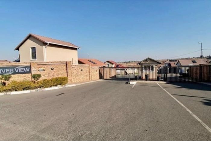 3-bedroom house in Witpoortjie complex with 24-hour security and garage. For Sale.