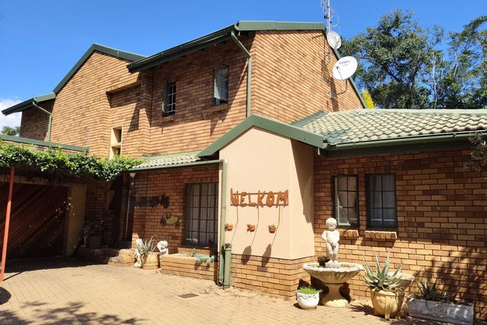 For Sale: 5-Bedroom Townhouse in Ifafi with garage, pet-friendly, near amenities.