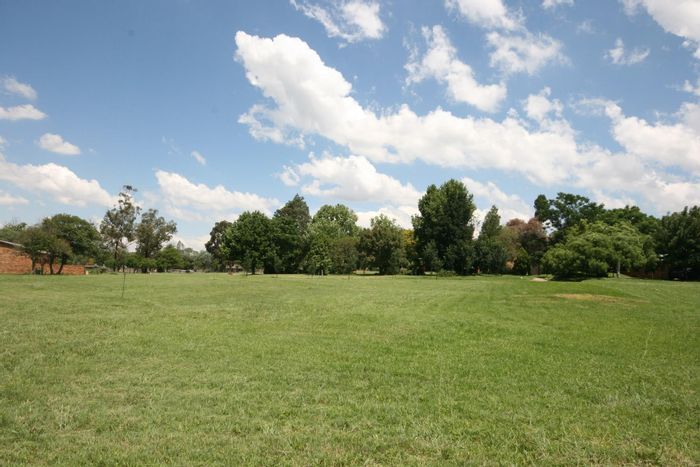 Vacant Land Residential For Sale in Fourways: 2.02ha zoned for 93 units.