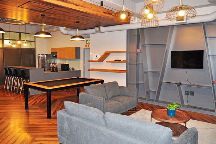 Office To Rent in Maitland: Ground floor, boardroom, kitchen, five offices, M5 access.