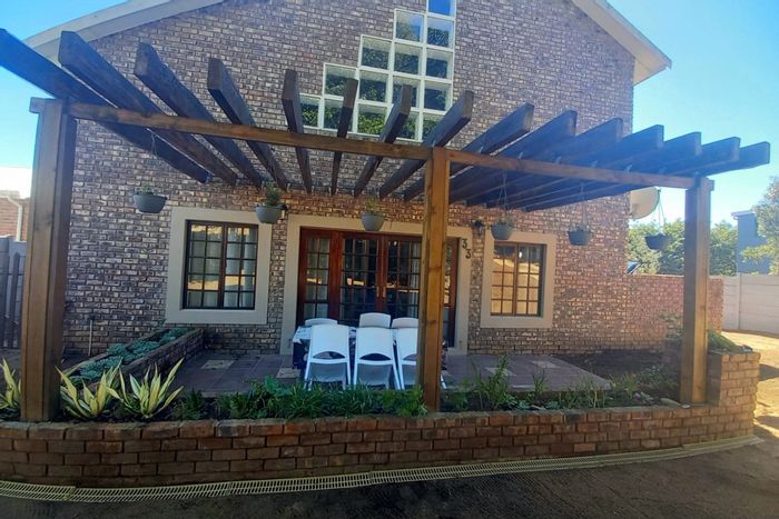 For Sale: House in Albertinia Central with spacious garden, dual en-suites, and balcony.