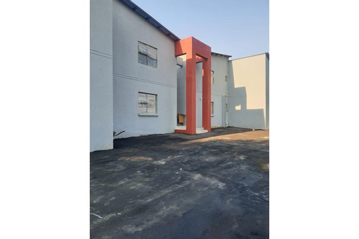 To Rent: Bachelor Apartment in Birchleigh North with private amenities and prepaid electricity.