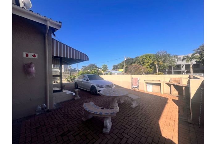 For Sale: Apartment in St Michaels On Sea with 2.5 bedrooms, parking for 6.