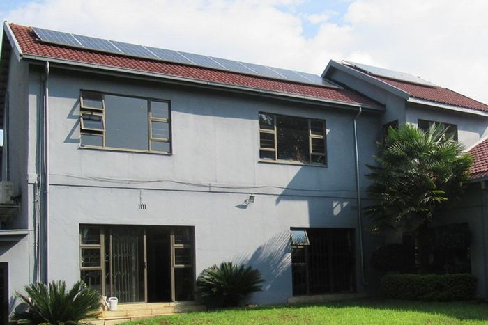 Spacious Oaklands House for Sale: 7 Bedrooms, Pool, Flatlet, 6 Parking Spaces.