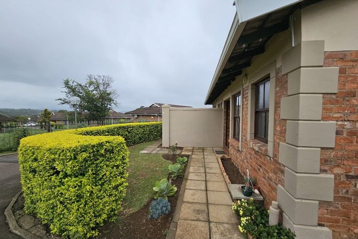 For Sale: Townhouse in Hayfields with 3 beds, 2 baths, and double garage.